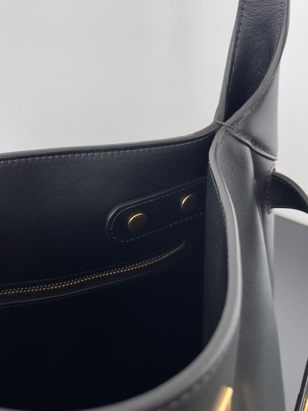 Ba*len*cia*ga bel air small hobo bag