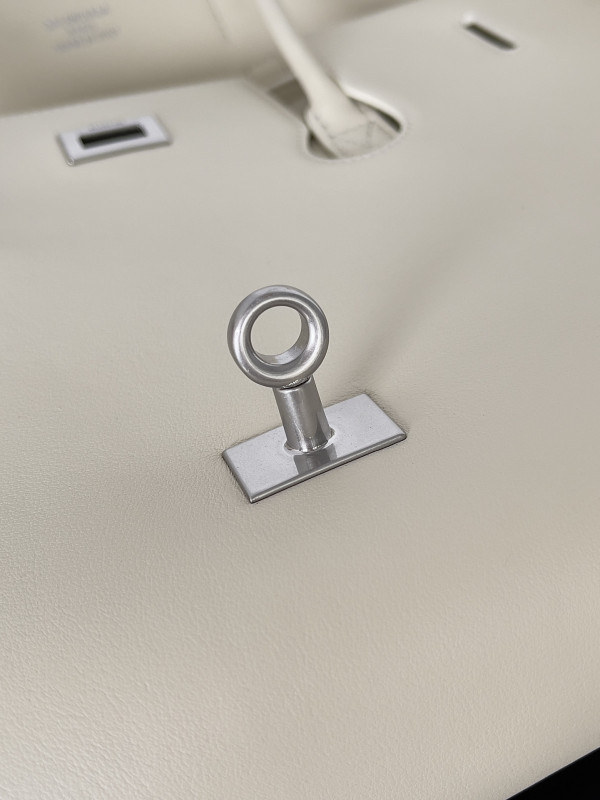 Ba*len*cia*ga bel air medium carry all bag