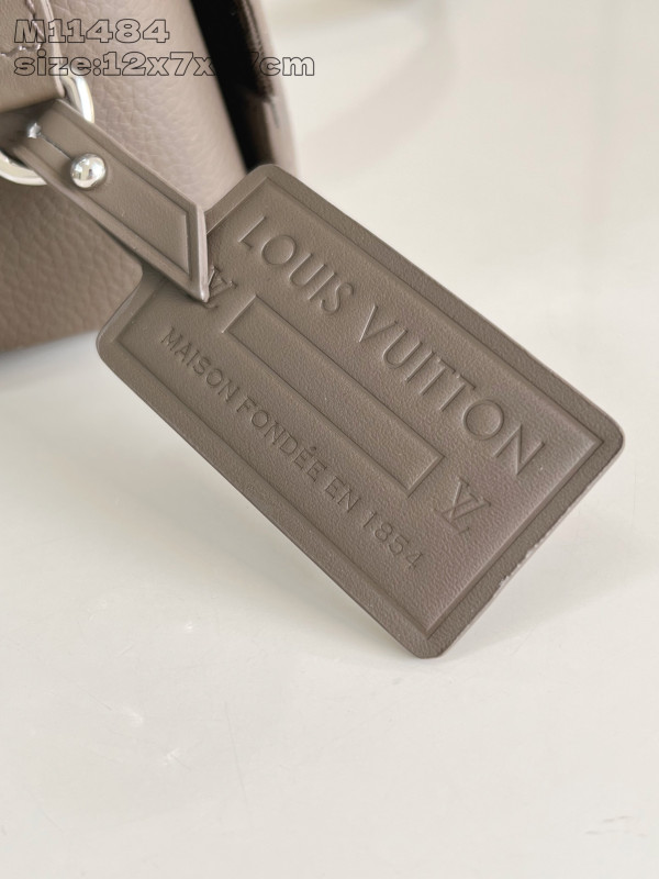 l0*is V*t0n fastline wearable wallet