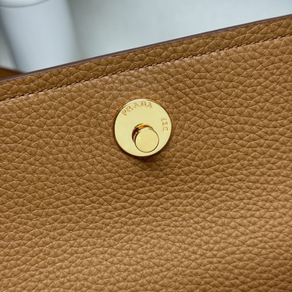 Pra*a small leather shoulder bag-26*14*9.5cm