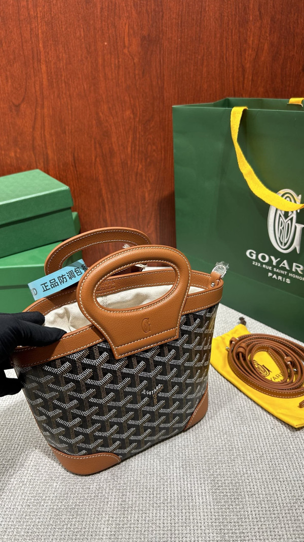 Go*ard beluga  - 23×18.5×8cm