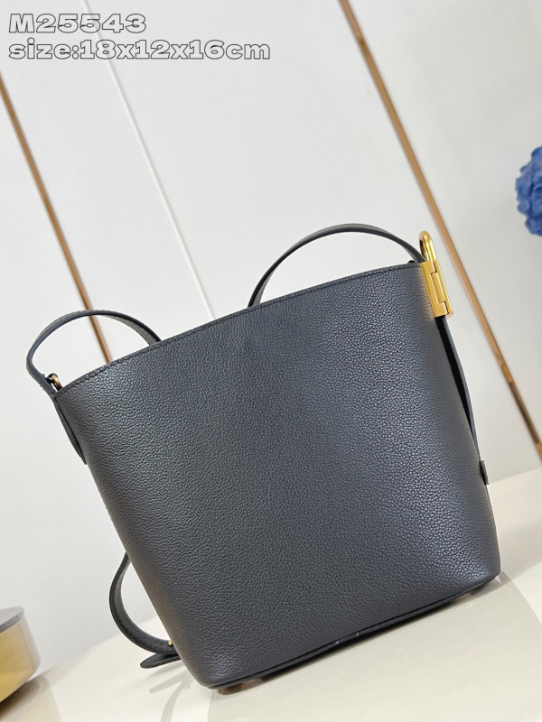 l0*is V*t0n low key all in bb