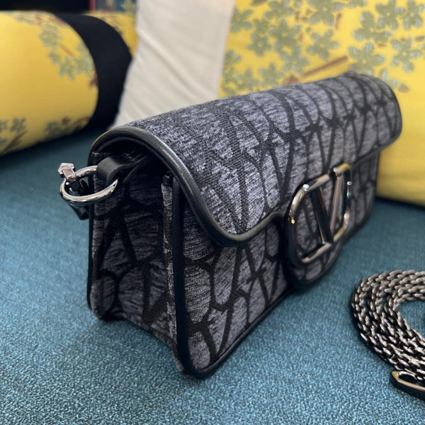 VALENTINO LOCÒ SHOULDER BAG