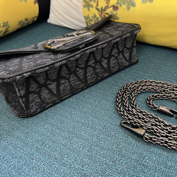 VALENTINO LOCÒ SHOULDER BAG