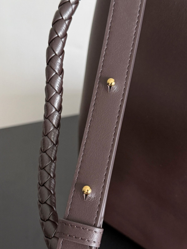 bo*te*ga Ve*ne*ta andiamo bucket